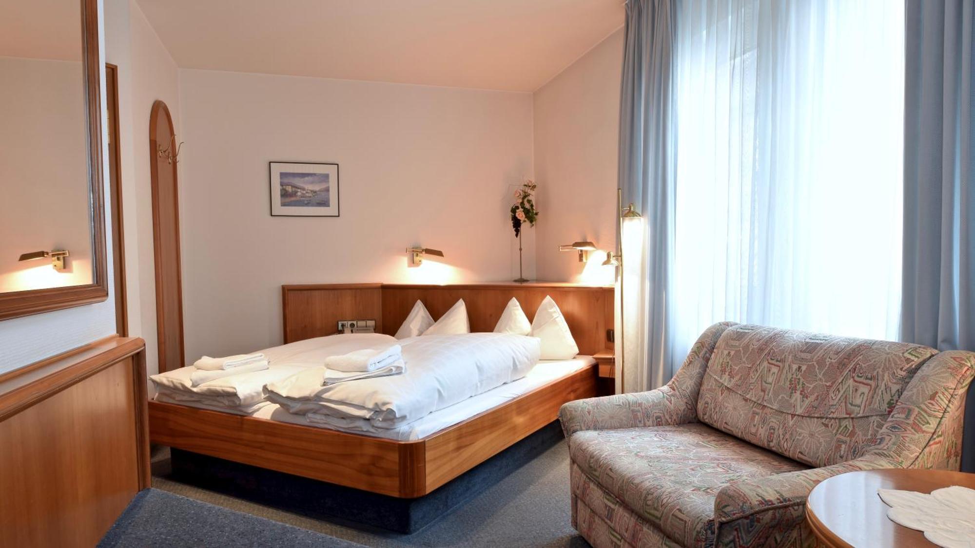 Hotel Pflum Mit Gaestehaus 뉘르팅엔 외부 사진