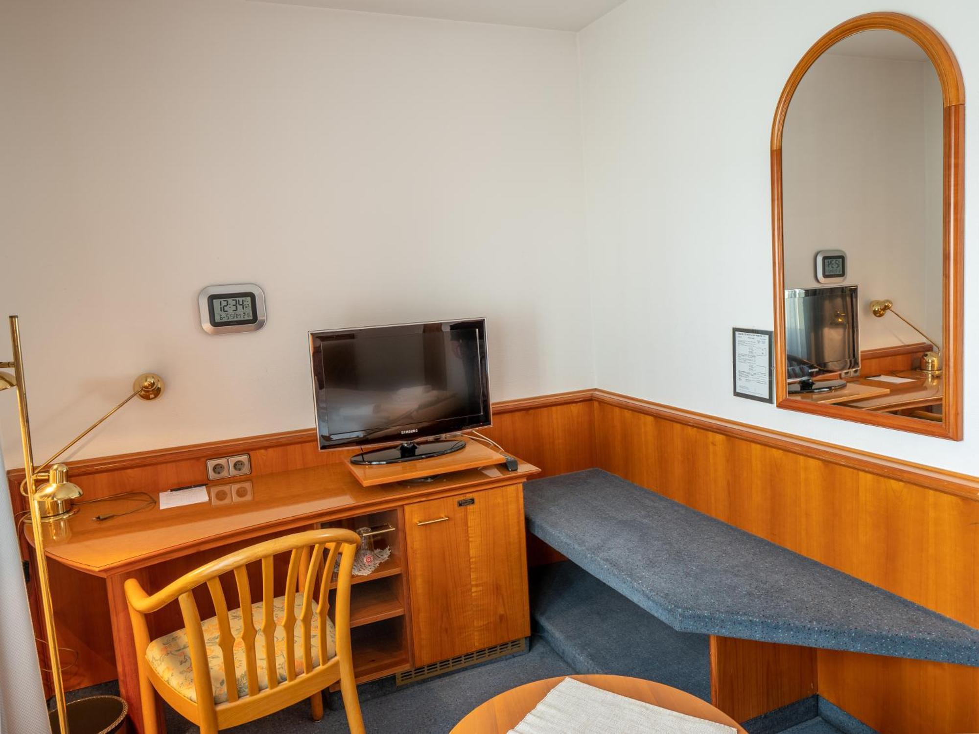 Hotel Pflum Mit Gaestehaus 뉘르팅엔 외부 사진
