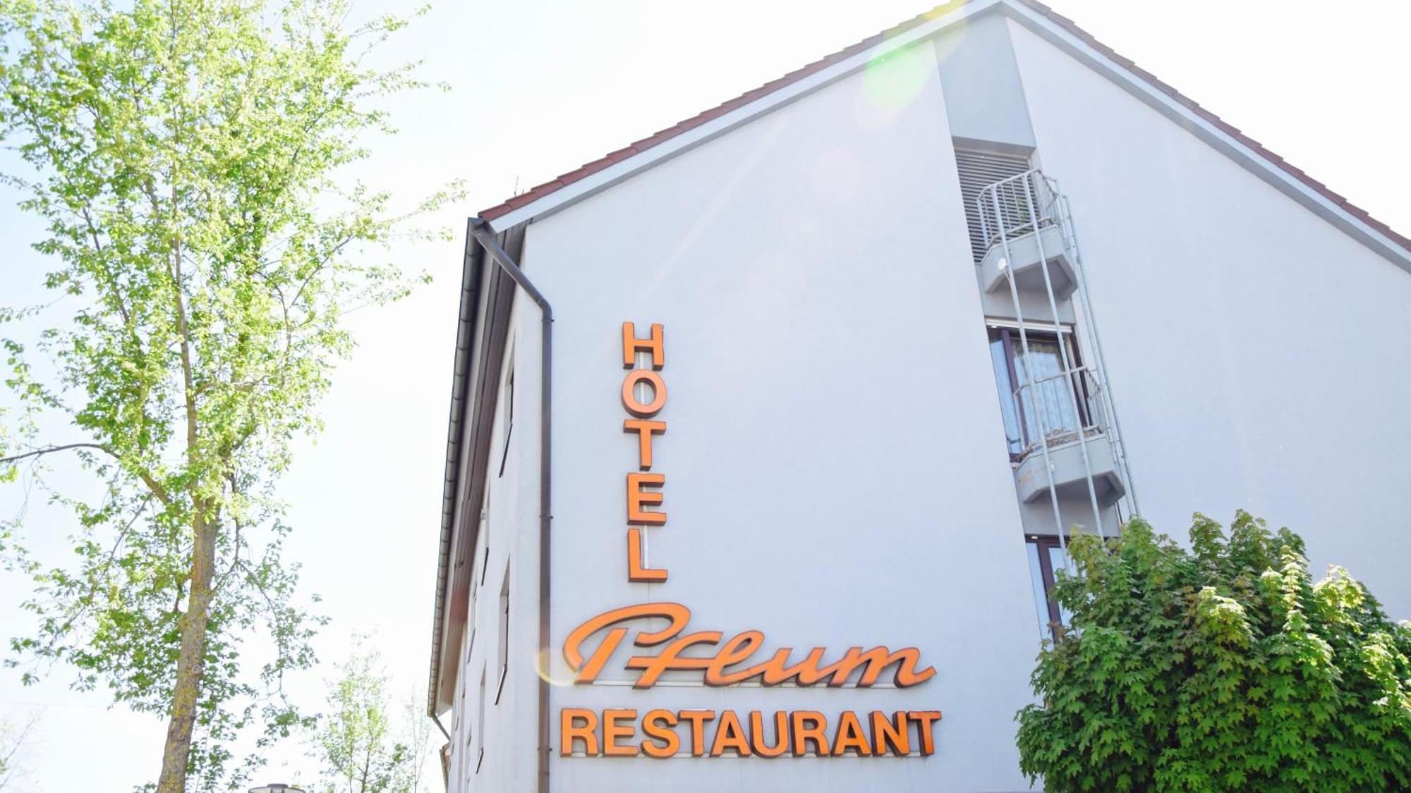 Hotel Pflum Mit Gaestehaus 뉘르팅엔 외부 사진